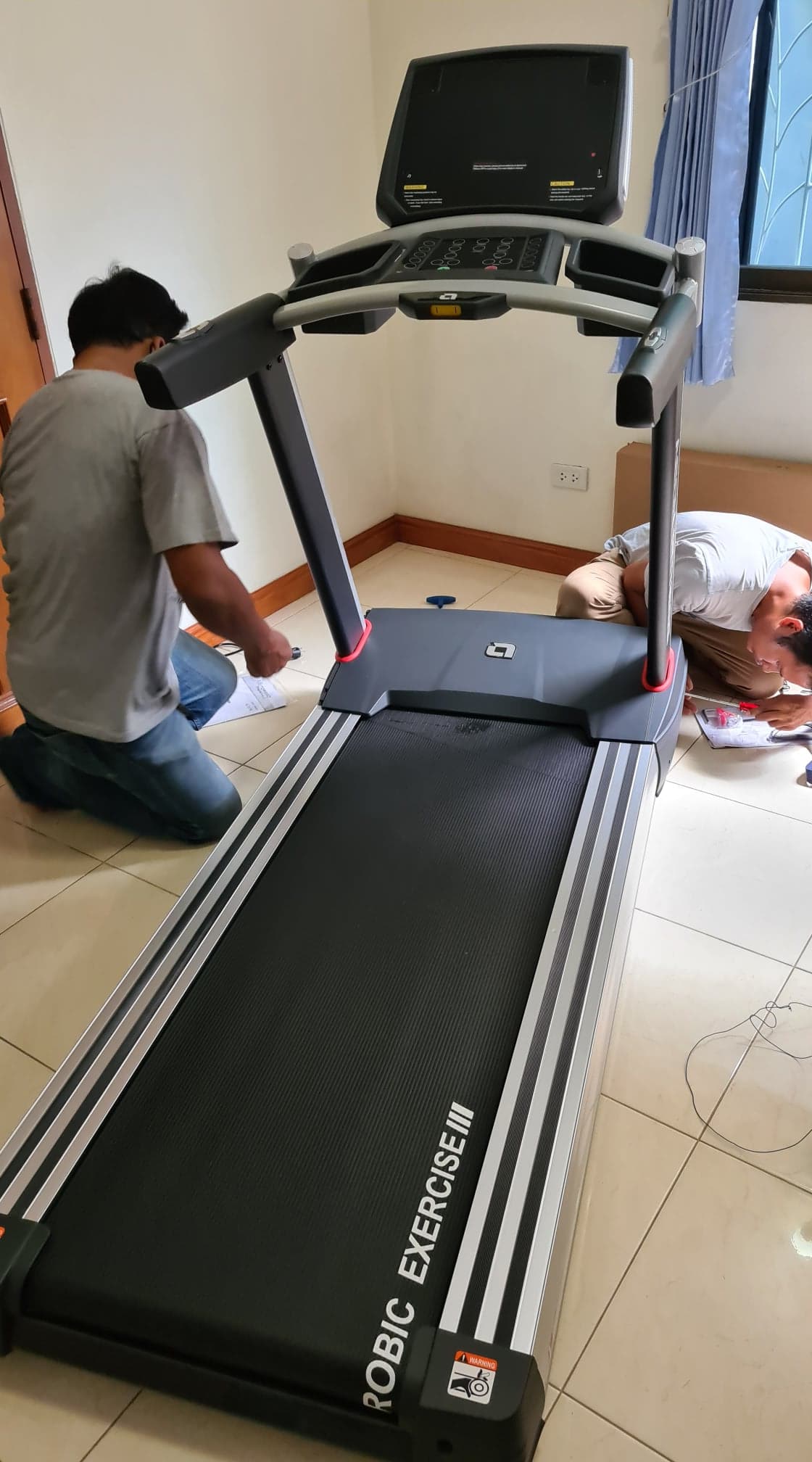 ลู่วิ่งไฟฟ้าAeonFitnessรุ่นAZ60 / Motor AC 4 HP