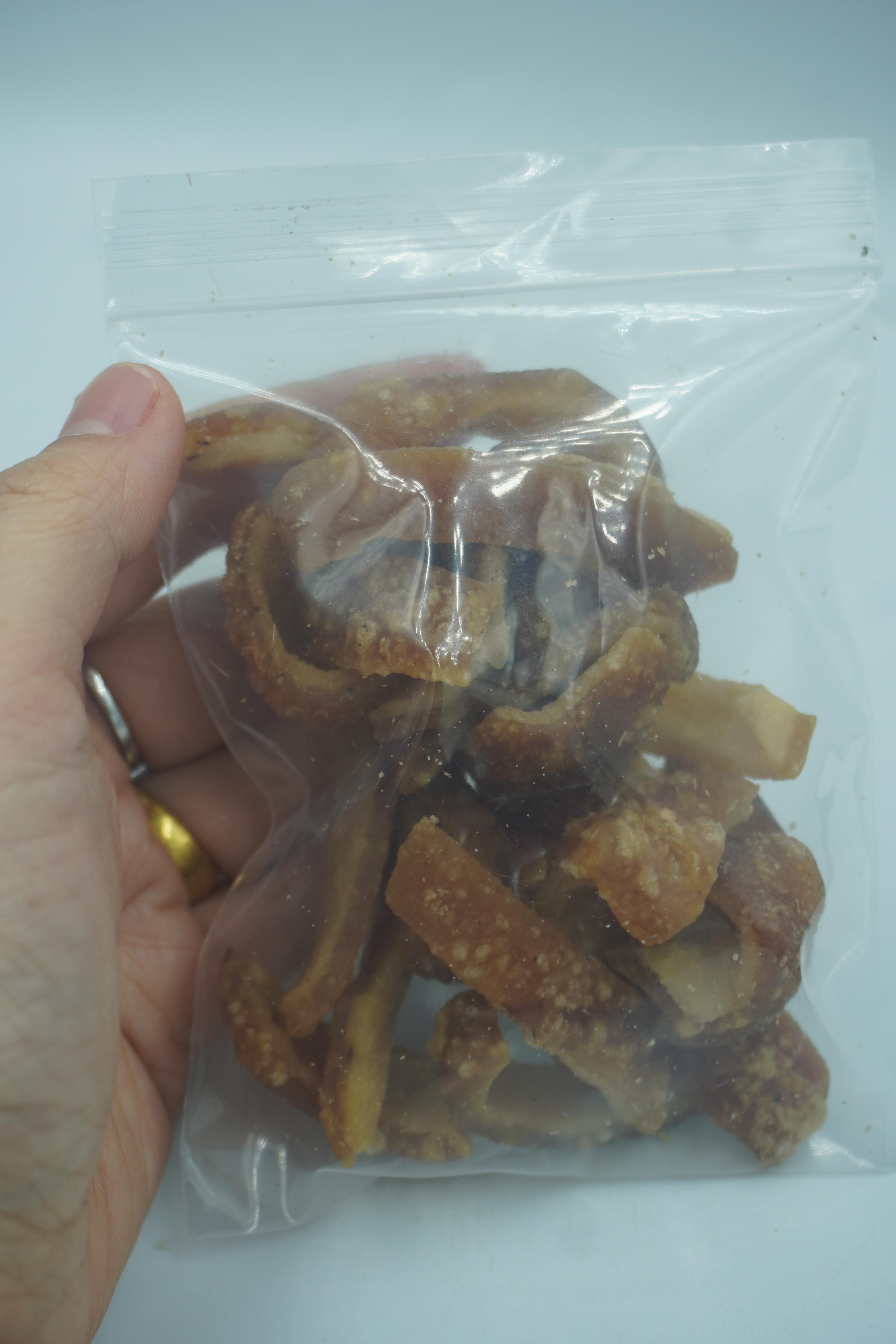 แคบหมู (สูตรไทยใหญ่ แบบที่ 2) ยังไม่ได้ทอด ขนาด 50 กรัม แคบหมูไร้มัน แคบหมูปรุงรส (ชนิดแห้ง ยังไม่ได้ทอด) แคบหมูไร้มันกึ่งสำเร็จรูป Pork rind, Pork crackling สูตรเด็ดไม่ซ้ำใคร สินค้าผลิตใหม่ตลอด รับประกันความพอใจ แคบหมูเชียงใหม่ รสชาติดี