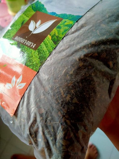 ชาสด (Fresh Tea) มี อย. ผลิตจากใบชาอัสสัมแท้ 100% ชาสด ขนาด 500 กรัม ใบชาสูตรเข้มข้น สำหรับร้านชา-กาเเฟ ชาคัดพิเศษ ( สำหรับผสมน้ำผลไม้ ) เหมาะสำหรับ ชงเมนูชาผลไม้ สามรถชงได้ทั้งชาเมนูเย็นและชาร้อนได้หอมชา ชงได้ทั้งเครื่องชงกาแฟและแบบถุงกรอง จากโรงคั่วชาเช