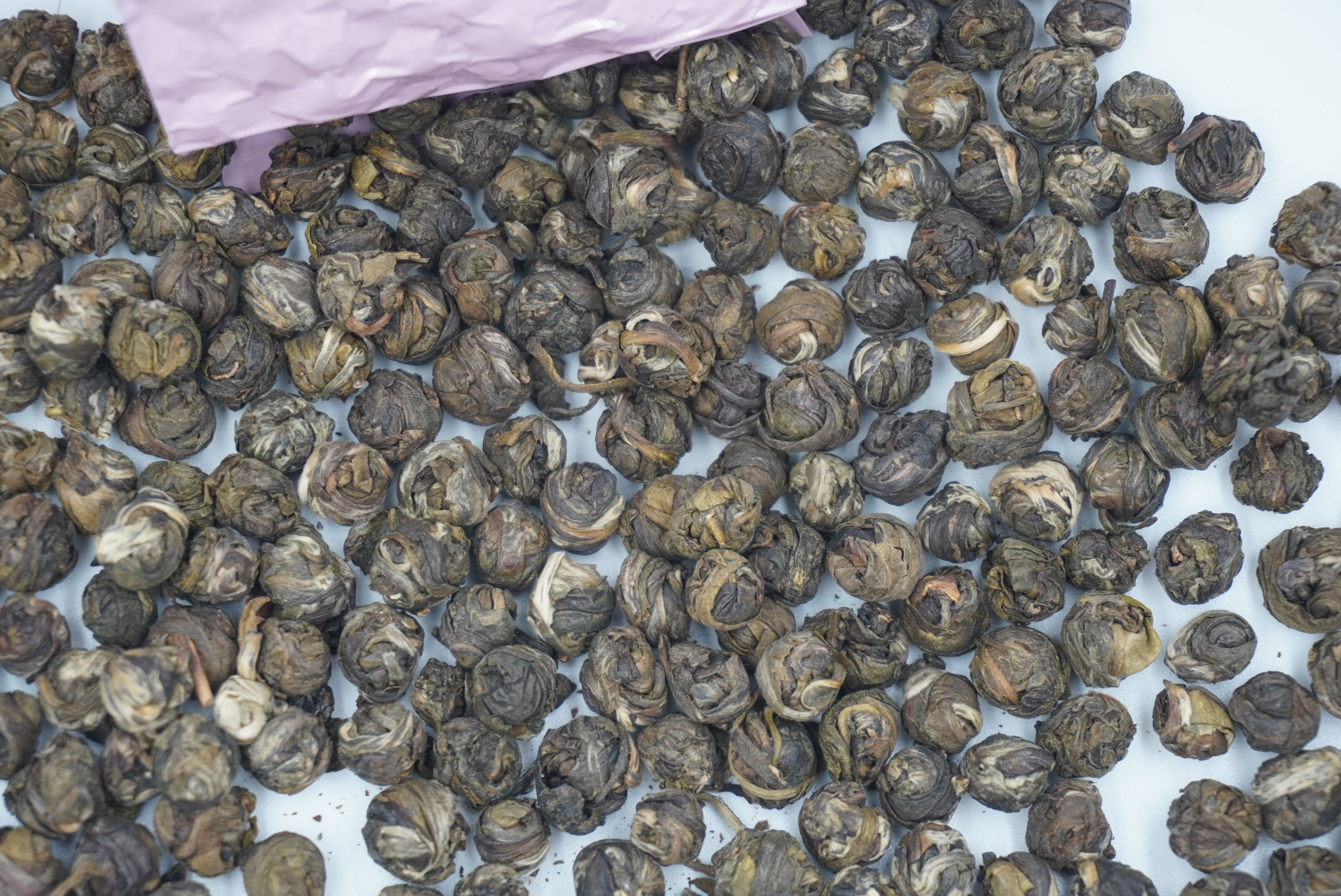 อู่หลงเกรด A ชามะลิไข่มุก (ชามังกร) ชาอู่หลงอย่างดี ขนาดบรรจุ 100 กรัม Jasmine pearls tea อู่หลงเม็ดกลม ชาดั้งเดิมมีประวัติยาวนานกว่า 1,000 ปี รสชาติดีเยี่ยม หอมกลิ่นมะลิอ่อน ๆ ชาอู่หลงมะลิมุก (ชามะลิมุก)