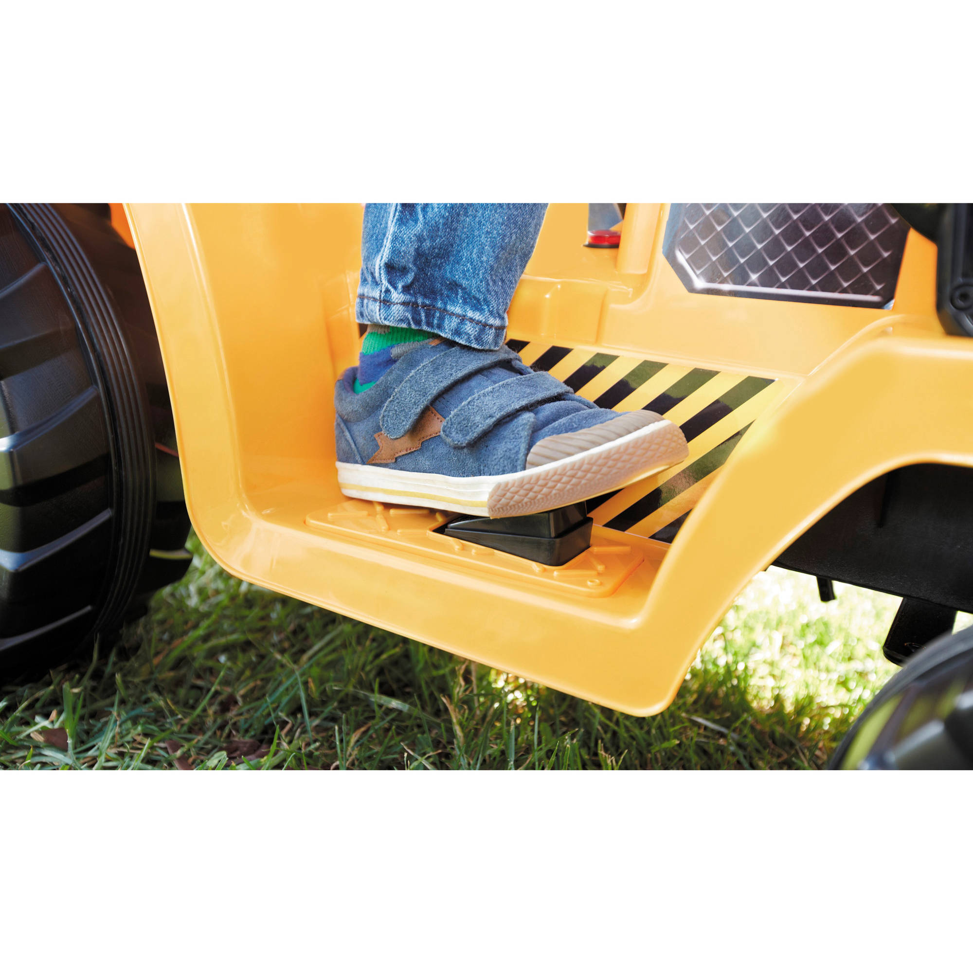 พร้อมส่ง! รถแบตเตอรี่ตักดิน จากแบรนด์ดัง รุ่นใหม่ล่าสุด!! Little Tikes Cozy Powered Dirt Digger™ 12V Battery Op Ride On รถตักดินเด็กเล่นยอดฮิตผลิตจากวัสดุแข็งแรงทนทาน ผลิตและนำเข้าจาก USA ราคา 16,900 บาท