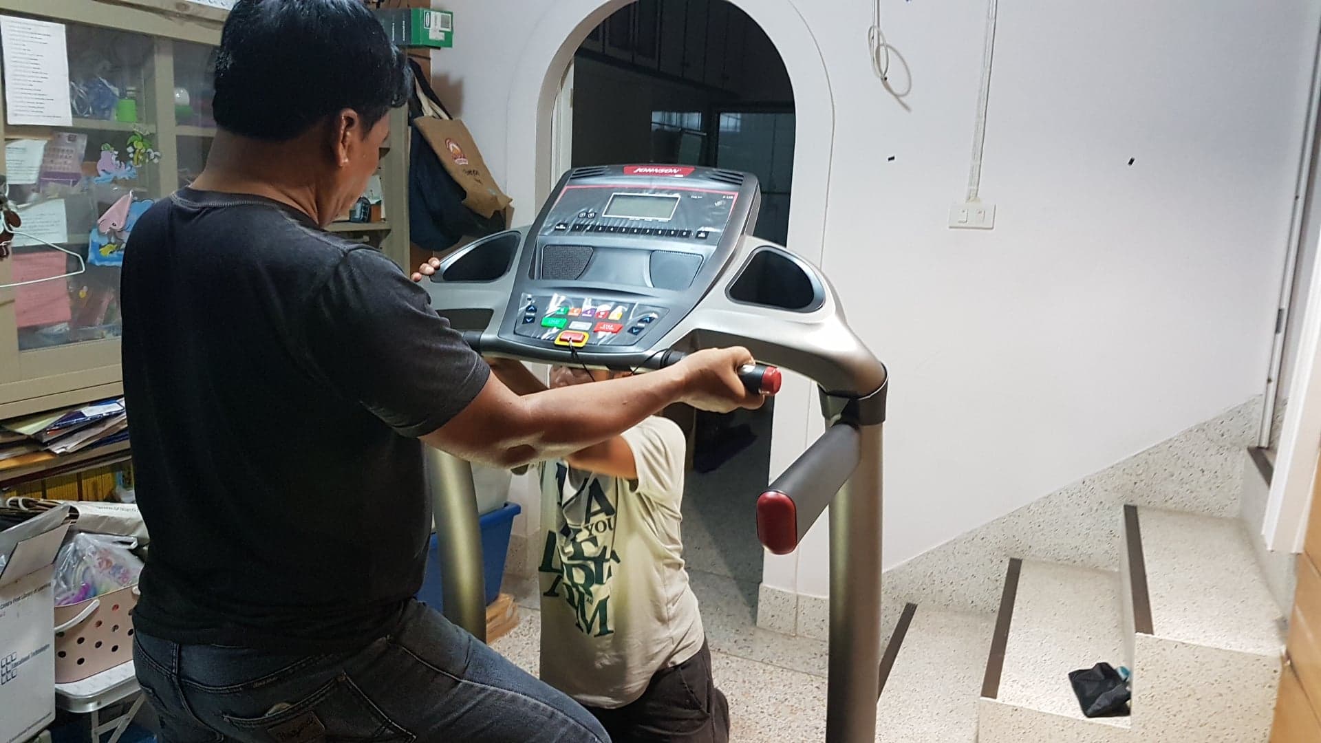 ลู่วิ่งไฟฟ้า Johnson8.1T รับส่วนลดพิเศษอีกเพียบ