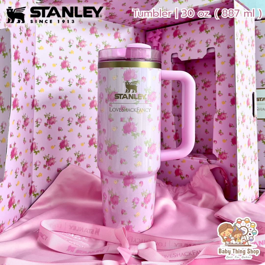 สินค้าพร้อมส่ง นำเข้า 🇺🇸 ✨🌷Stanley 1913 x LoveShackFancy รุ่นลิมิเต็ดอิดิชั่น ‼ รวมความแข็งแรงทนทานของแก้ว Stanley 🌸🌼สั่งสินค้ารบกวนทักแชทแจ้งขนาดไซส์ @ฺBabythingshop มี@นำหน้า