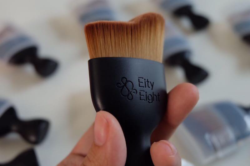 Eity Eight LIQUID FOUNDATION SPF 30 PA+++(ลิควิด ฟาวเดชั่น 88 พร้อมแปรง)