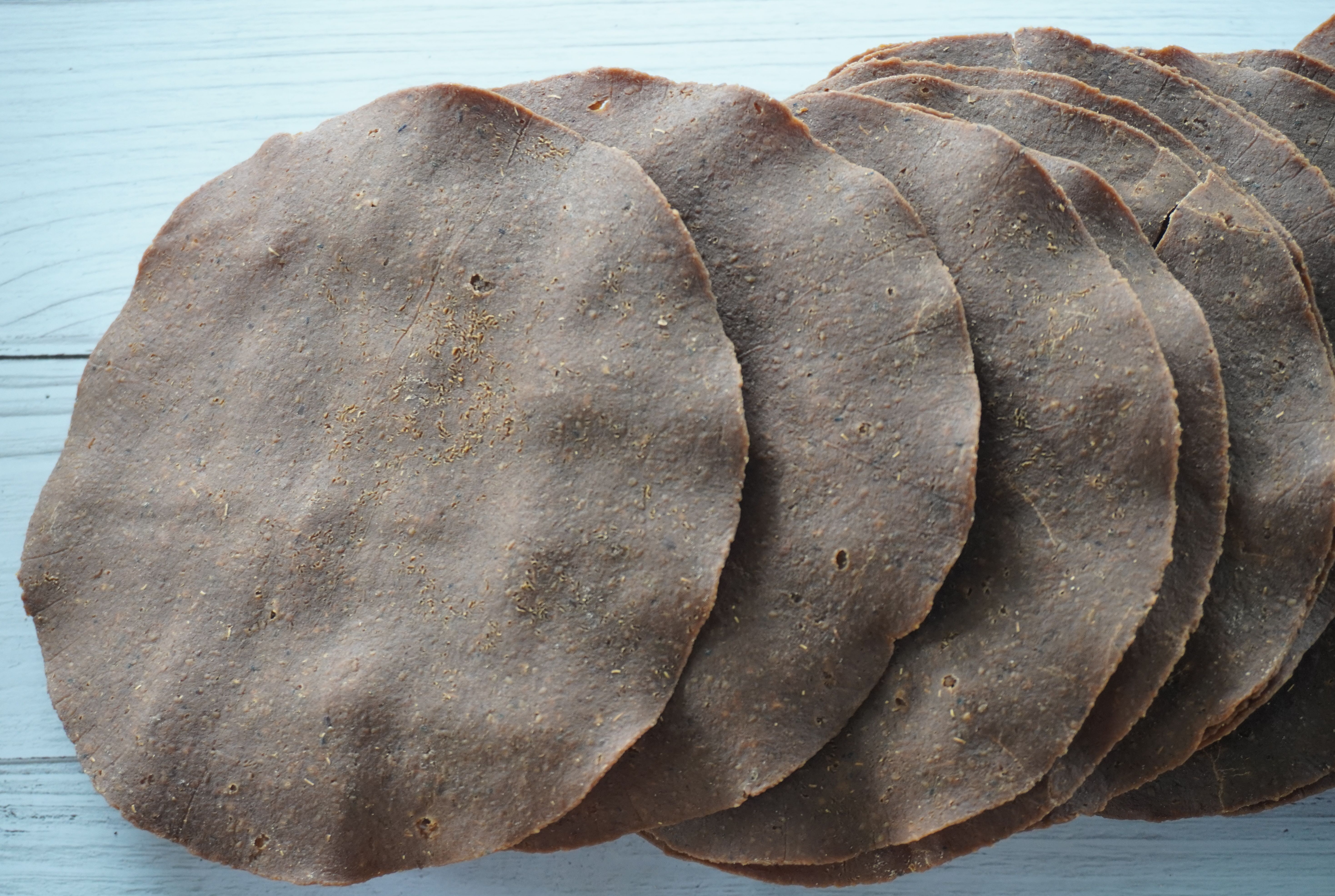 ขายดีมาก !! ถั่วเน่าอย่างดี ถั่วเน่าสูตรคนไทยใหญ่ คนไตย ขนาด 1 กิโลกรัม ถั่วเน่าไทยใหญ่ ถั่วเน่าแผ่น (ถั่วเน่าแข็บ) Soybean fermented รสชาติดั้งเดิม Original สูตรชาวไทใหญ่ รับประกันความอร่อย เหมาะสำหรับประกอบอาหารพื้นเมือง หรือใช้แทนกะปิสำหรับผู้ที่กินเจ