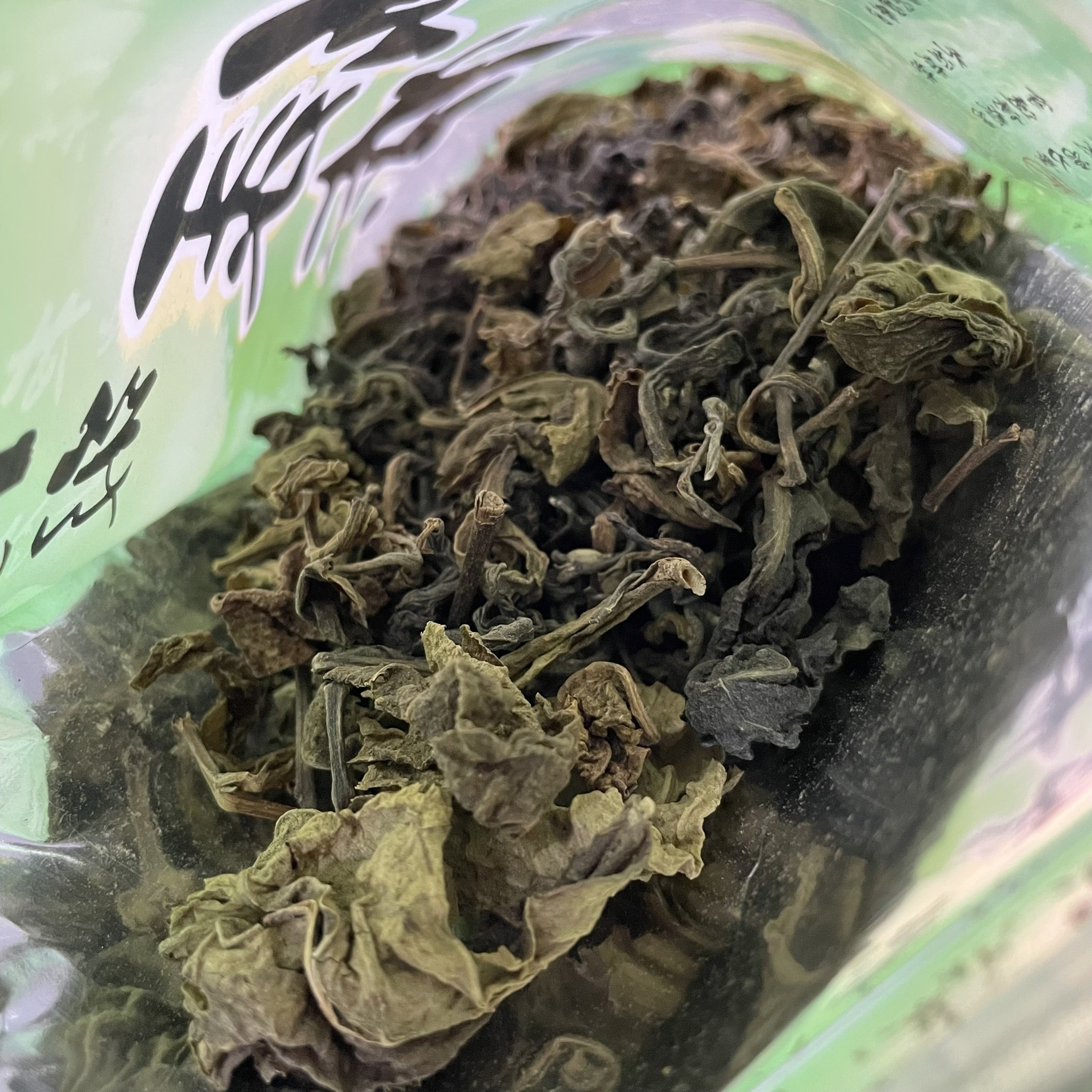 ชาเขียวอัสสัม ชาโออิชิ จากดอยแม่สลอง 🍃 จำนวน 3 ห่อ น้ำหนักห่อละ 80 กรัม ชาเขียวอัสสัม (ใบชาอบแห้ง) Assam Green Tea from Doi Mae Salong