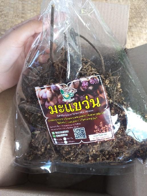 มะแขว่น แห้ง มะแขว่นคนเหนือ เหมาะสำหรับทำลาบ และอื่น ๆ เพิ่มรสชาติจัดจ้านให้กับอาหารของคุณด้วยมะแขว่นจากเรา! มะแข่นตากแห้ง มะแข่น Zanthoxylum limonella Alston มะแขว่นแห้ง สดใหม่ หอม กลมกล่อม มะแขว่น หรือ ลูกระมาศ เป็นเครื่องเทศพื้นเมืองทางภาคเหนือ