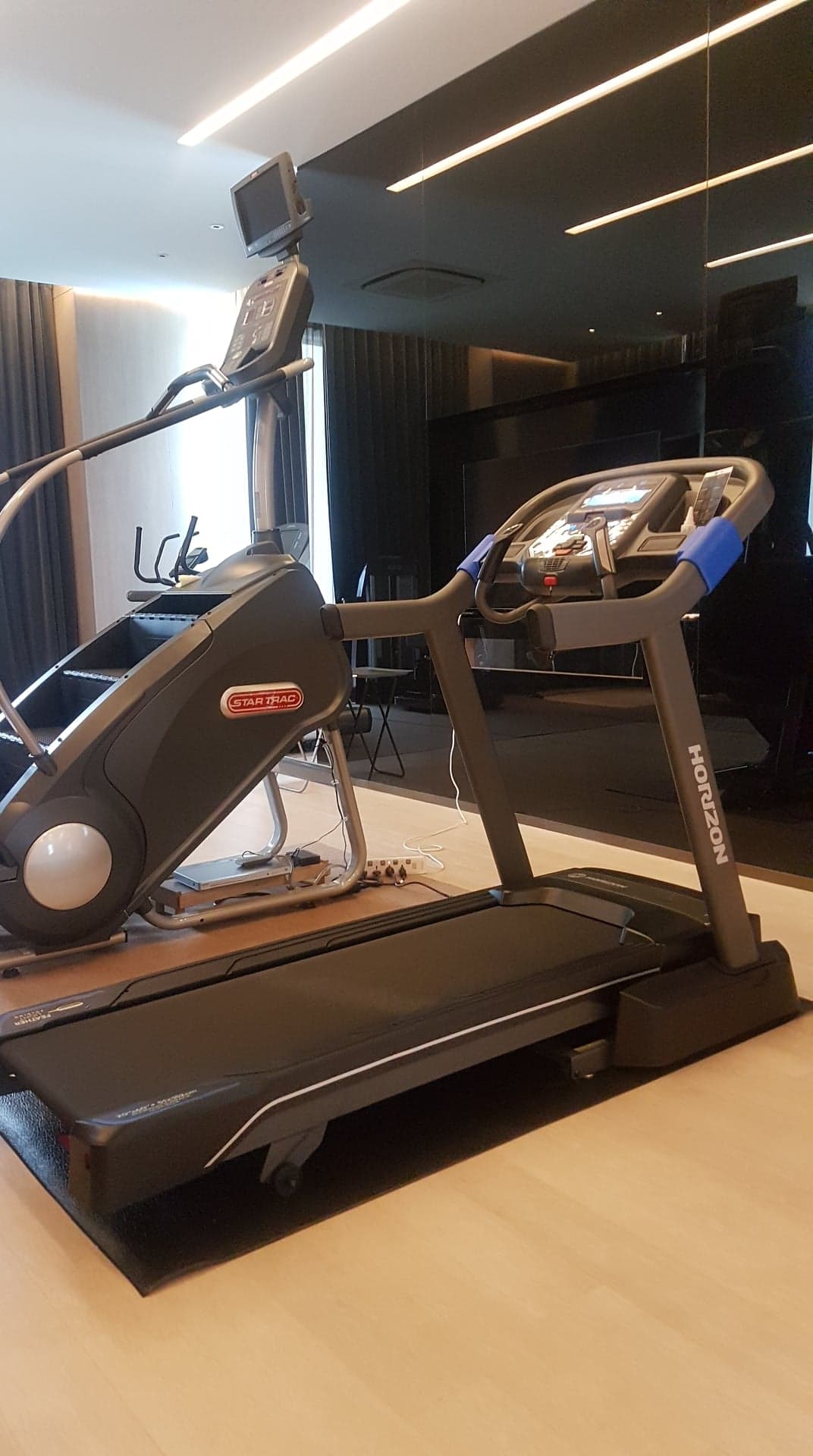 ลู่วิ่งไฟฟ้า Horizon 7.0AT clearance sale