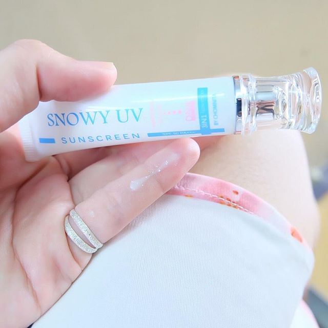 กันแดดหิมะน้ำแตก (Snowy Uv Sunscreen SPF50 PA+++)