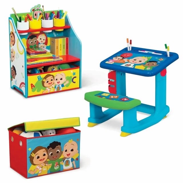 นำเข้า🇺🇸 โต๊ะศิลปะCoComelon 3-Piece Art & Play Toddler Room-in-a-Box by Delta Children - สีฟ้า , ราคา 5,490 บาท