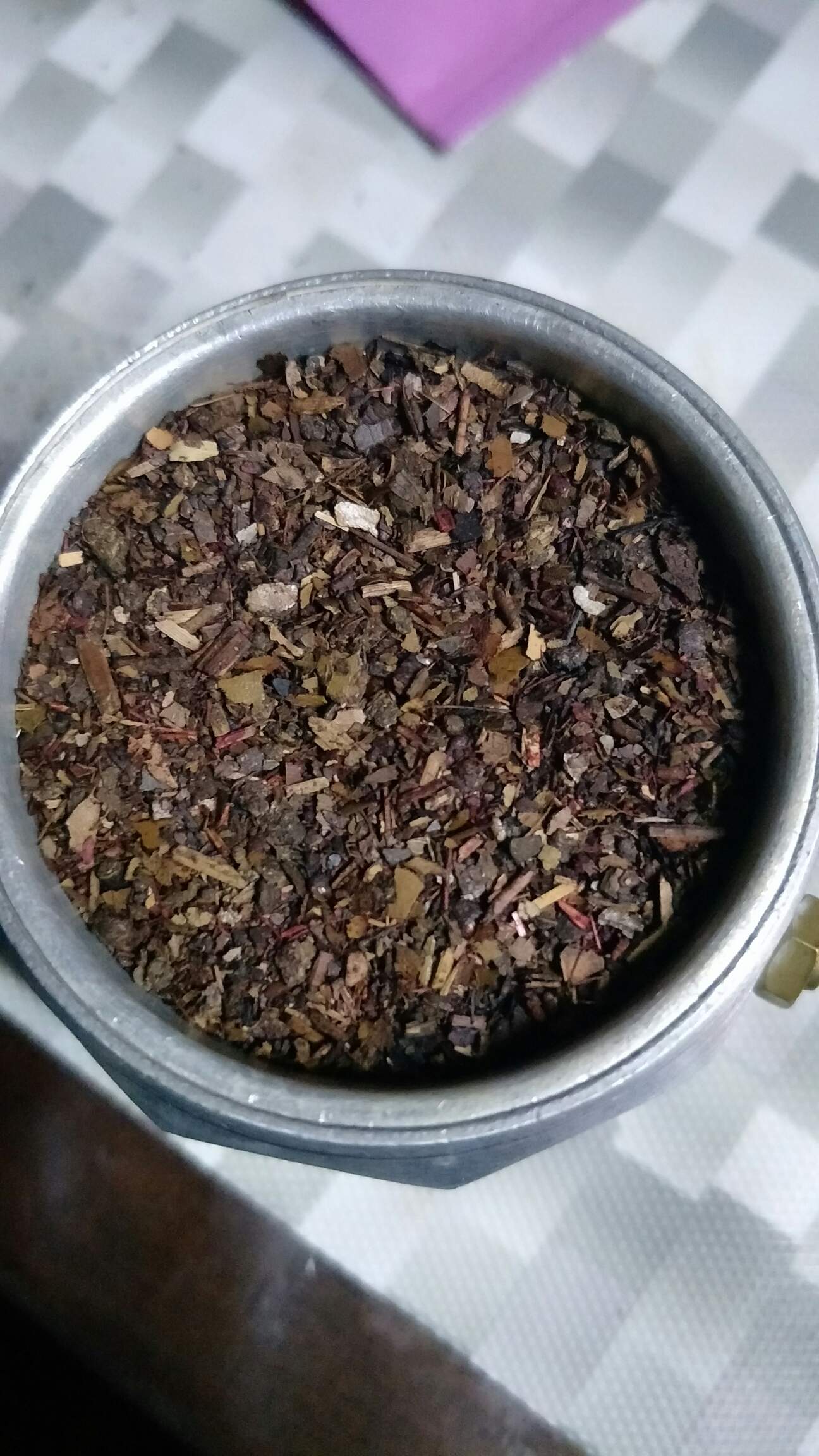 ผงกุหลาบ Rose Tea ขนาด 500 กรัม ชานมกุหลาบ ผงดอกกุหลาบ น้ำหนักครึ่งกิโลกรัม ราคามิตรภาพ กลิ่นหอมสุด ๆ ชาดอกกุหลาบ ผงชากุหลาบ ชาคุณภาพ มาตรฐาน อย. คัดสรรชาจากดอยพี้นที่เชียงใหม่ ราคามิตรภาพ ผลิตจากใบชาแท้ 3 สายพันธุ์ ทำให้ได้กลิ่นและรสชาติที่อร่อยลงตัว