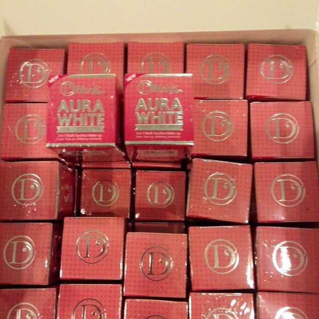 ออร่า ไวท์เดย์ ครีม ดีเฮิร์บสูตรกลางวัน (AURA WHITE DAY CREAM DHerb)