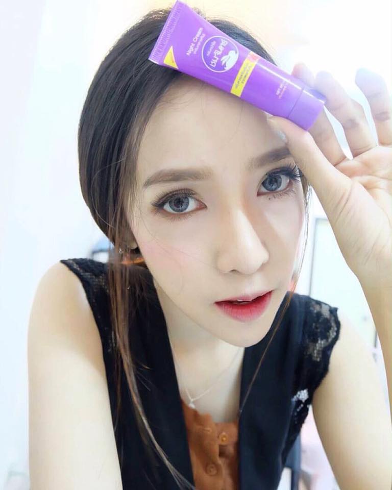 ครีมหน้าใสชมจันทร์ แบบหลอด