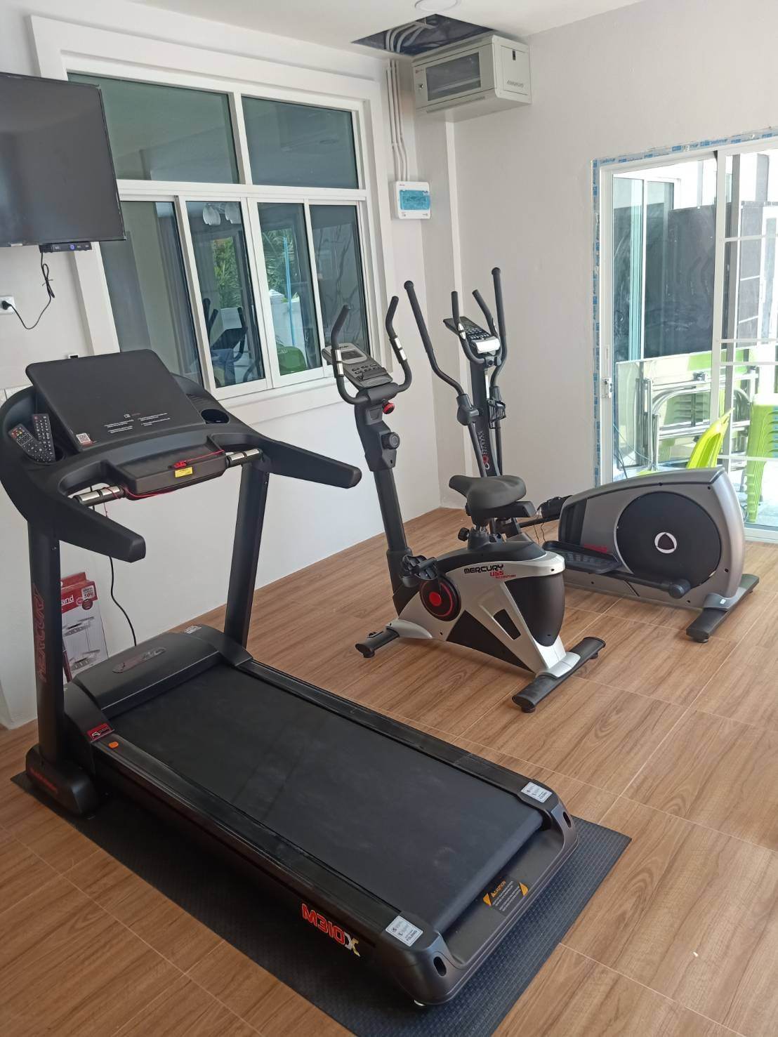 ลู่วิ่งไฟฟ้า Mercury M310X/6.0 hp ขายตัวโชว์