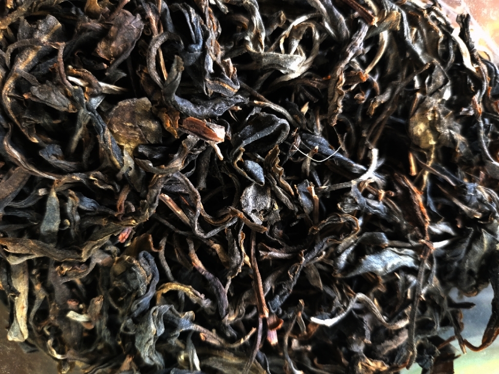 ชาอัสสัม Handmade (แฮนด์เมด) ขนาด 500 กรัม ชาดอยลาง ชาป่าเติบโตตามธรรมชาติ สินค้ามีจำนวนจำกัด !! ชาดำอัสสัม (ใบชาอบแห้ง) จากดอยลาง ASSAM TEA 500 g. ชาออแกร์นิค Doilang Tea กลิ่นหอม รสชาติดี ชาจากธรรมชาติ ของดีในราคามิตรภาพ ใบชาเส้น