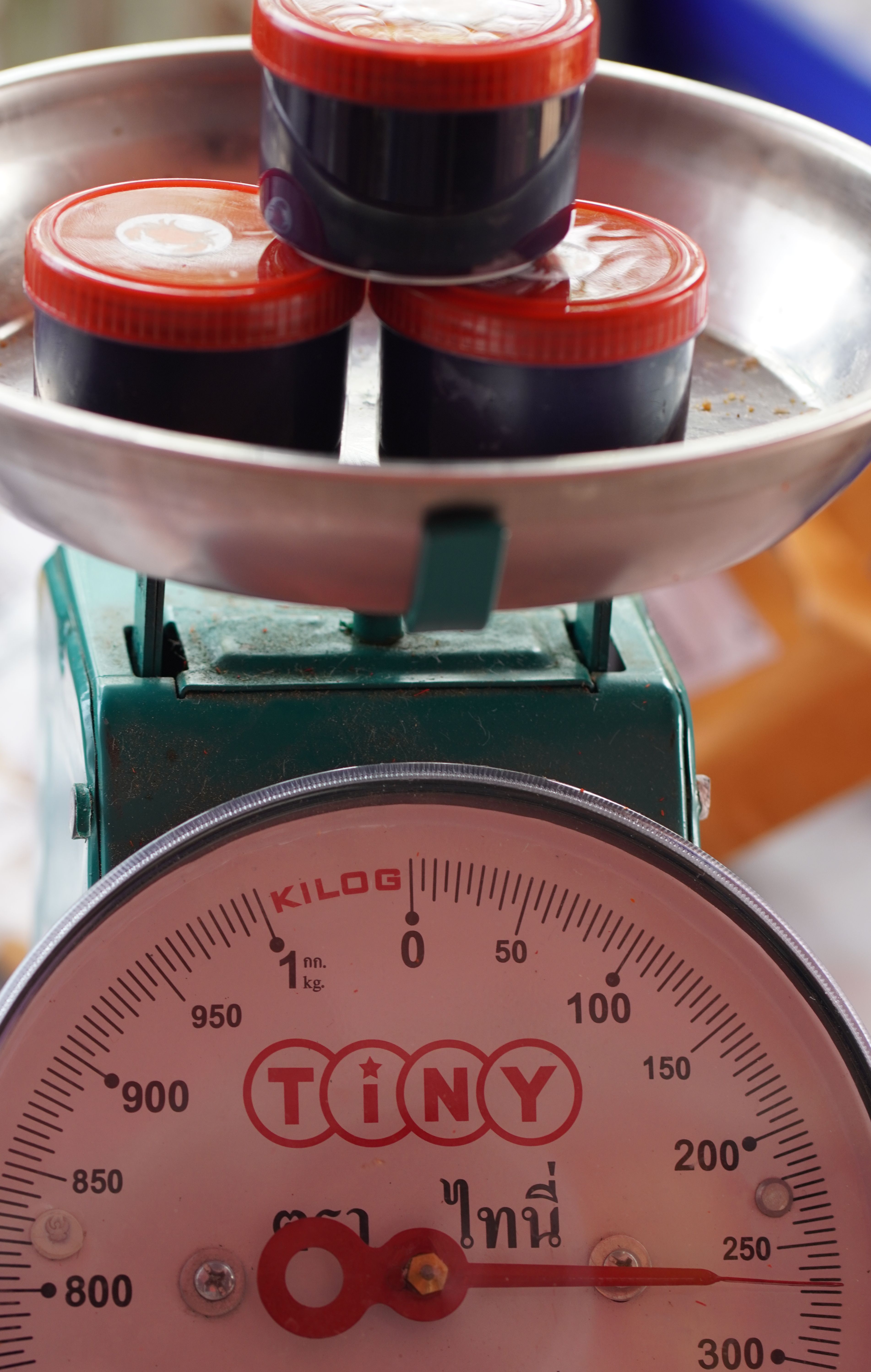 น้ำพริกตาแดง และ น้ำพริกน้ำปู ขนาดมาตรฐาน อย่างละ 1 กระปุก น้ำพริกขึ้นชื่อของเชียงใหม่