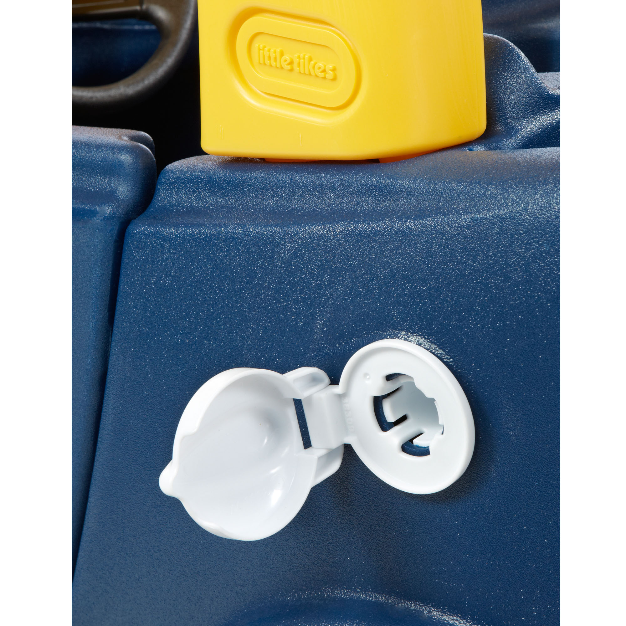 Little Tikes Cozy Truck, Pedal and Push Riding Toys ราคา 5,990 บาาท