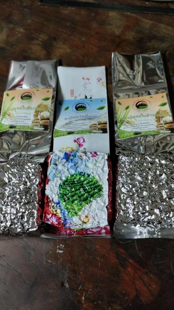 ชาอู่หลงนม ขนาด 500 กรัม Milk Oolong อู่หลงกลิ่นนม Oolong Tea ผ่านมาตรฐาน อย. หอมนุ่ม ๆ ให้ความรู้สึกผ่อนคลาย ดื่มแล้วสดชื่น ชาอู่หลงที่ได้ทั้งรสชาติของชาและนม สามารถดื่มด่ำได้โดยไม่ต้องใส่นมเพิ่ม น้ำชาจะค่อนข้างมีรสชาติของชาครับ ไม่จืดไม่จาง