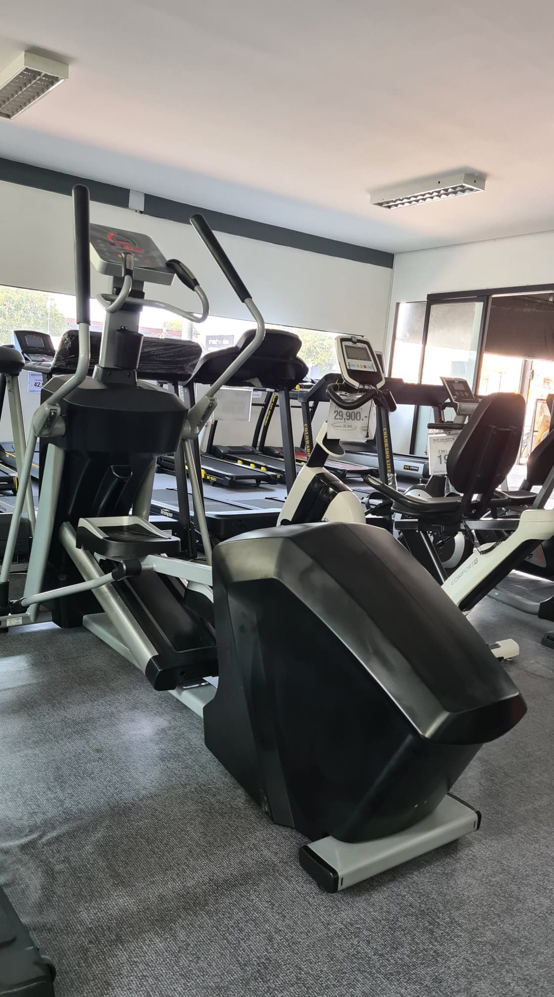 เครื่องเดินวงรี Elliptical: EX9201B (Commercial)