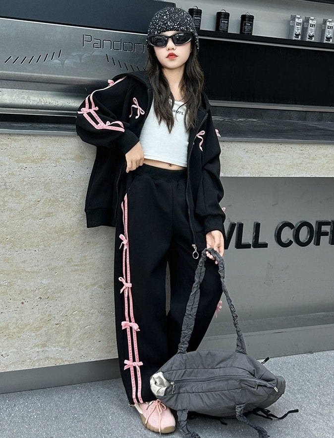 เสื้อคลุมแจ๊กเก็ตกันหนาวสีดำ+กางเกงขายาวตกแต่งโบว์ ไซส์ 160