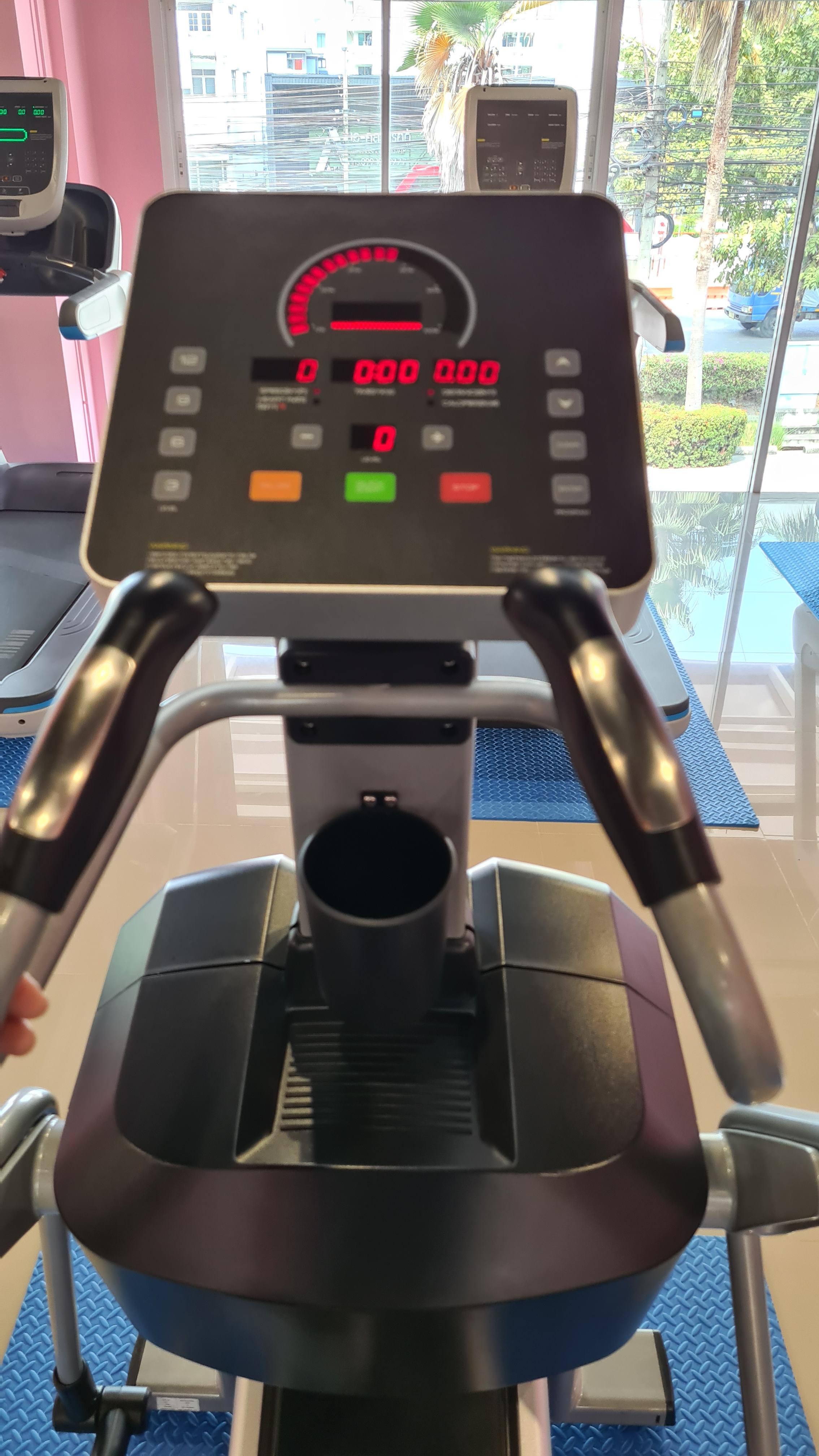 เครื่องเดินวงรี Elliptical: EX9201B (Commercial)