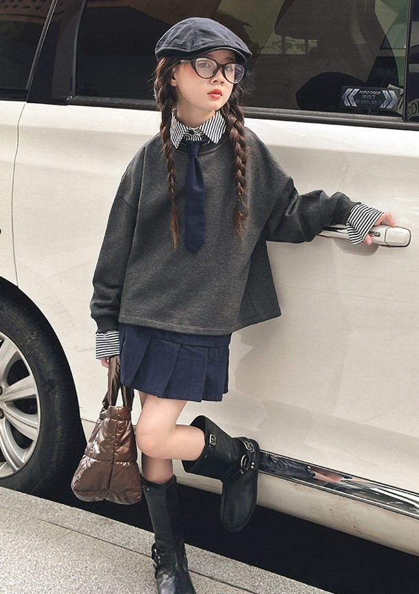 เสื้อแขนยาวส้วตเตอร์พร้อมกระโปรงทรงสั้น