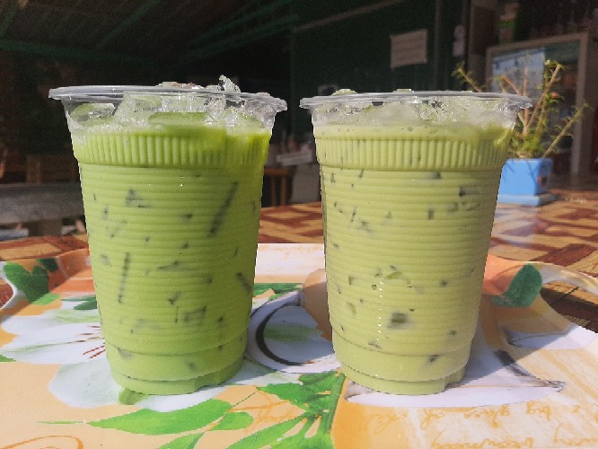 ชาเขียวกลินมะลิ ผงชาเขียวมะลิ ขนาด 500 กรัม 🍵 Green Jasmine Tea ผงชาเขียวดอกมะลิป่น ชาคุณภาพ มาตรฐาน อย. คัดสรรชาจากดอยพี้นที่เชียงใหม่ ราคามิตรภาพ ผลิตจากใบชาแท้ 3 สายพันธุ์ ทำให้ได้กลิ่นและรสชาติที่อร่อยและลงตัวสุด ๆ