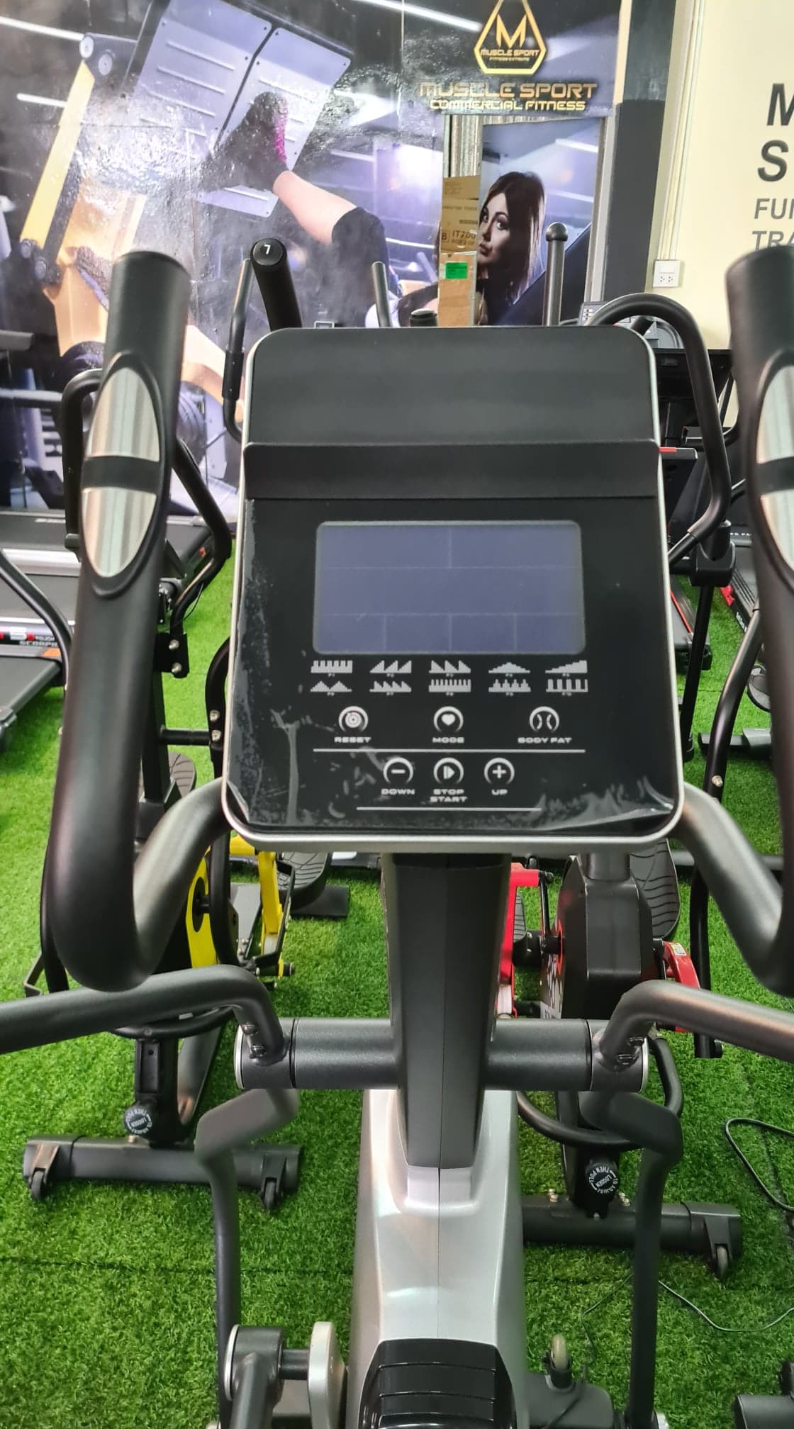 เครื่องเดินวงรี Elliptical MuscleX S610E