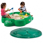 กระบะทรายมีฝาปิดเต่าน้อยสุดน่ารัก Little Tikes รุ่น Turtle Sandbox รุ่นใหม่ล่าสุด บรรจุทรายได้เยอะจุใจ แข็งแรงทนทานต่อทุกสภาพอากาศ นำเข้าจาก USA ของแท้ 100%
