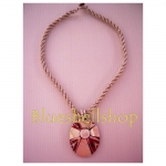 สร้อยคอกะลาแฉกมุกขาวตัดแดง