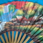 พัดสีแดงลายวิวบ้านน้ำตกขนาดใหญ่ ส่งฟรี