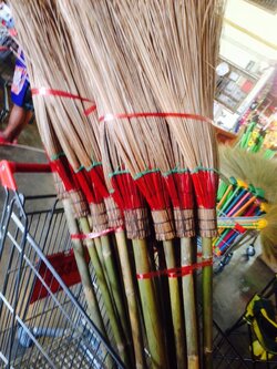 ไม้กวาดก้านมะพร้าว