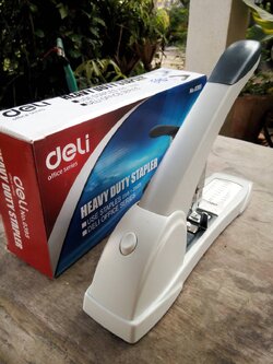 เครื่องเย็บเล่ม