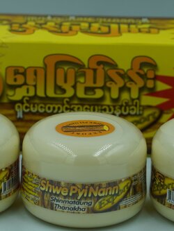 แป้งทานาคา สูตรไม้หอม ShwePyiNann จำนวน 3 กระปุก (3 กระปุก 100 บาท) ทานาคาพม่า แป้งพม่าสูตรไม้หอม Shinmataung Thanakha ขนาด 50 กรัม