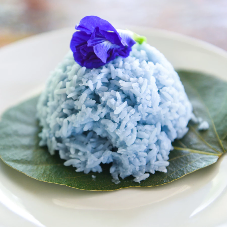 ผงดอกอัญชัน ขนาด 100 กรัม ผงอัญชันสกัดเข้มข้น ผงชาอัญชัน (Blue Butterfly Pea Extract) ไม่ใส่นม ไม่มีน้ำตาล ละลายได้ในน้ำอุ่นและน้ำเย็น ไม่มีตะกอนตกค้าง ผงอัญชันเหมาะสำหรับทำเครื่องดื่ม และเบเกอรี่ Dried Blue Butterfly Pea Powder For Beverages and Bakery.