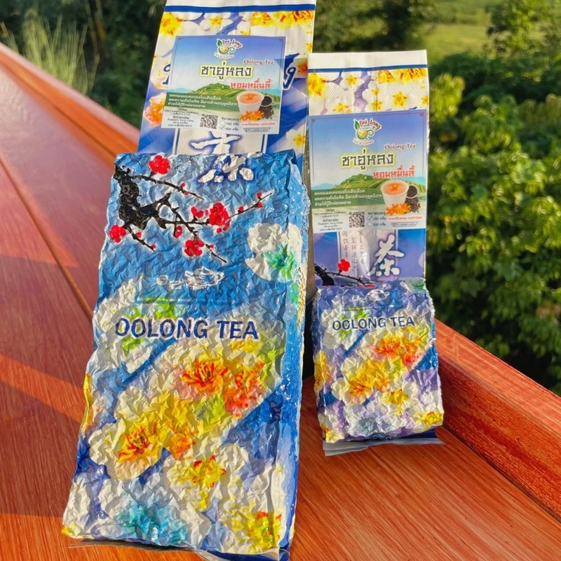 🍵 ชาหอมหมื่นลี้ Oolong Tea 🍵 Thousand Mile Fragrance Oolong Tea ชาอู่หลงหอมหมื่นลี้ Oolong Tea ขนาด 100 กรัม เป็นชาอู่หลงก้านอ่อนคัดพิเศษ เบอร์ 17 รสชาติกลอมกล่อม ชุ่มคอที่สุด อบผสมดอกหอมหมื่นลี้ซึ่งเป็นดอกไม้ที่มีความหอมเป็นอย่างมาก